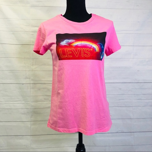 Levis | Women's Pink Perfect Graphic T-Shirt - Picture 2 of 7
